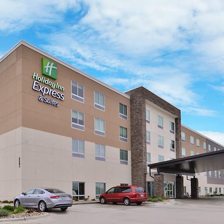 Holiday Inn Express & Suites - Marshalltown By Ihg Exterior foto