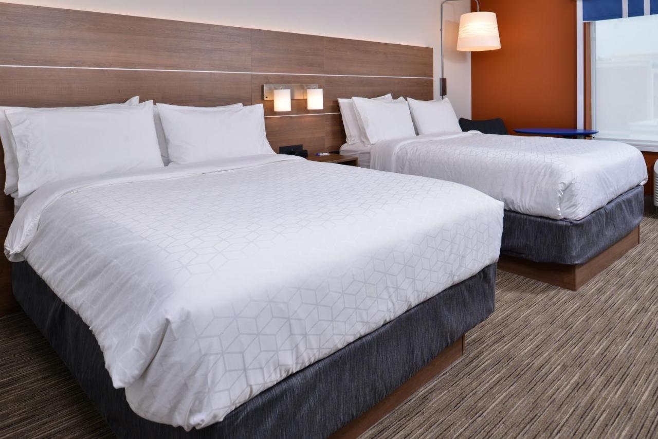 Holiday Inn Express & Suites - Marshalltown By Ihg Exterior foto