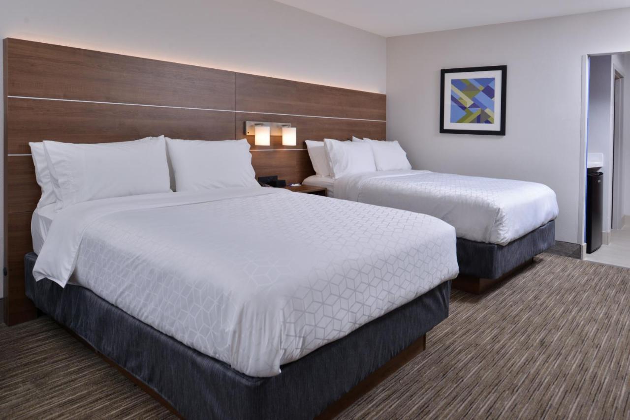 Holiday Inn Express & Suites - Marshalltown By Ihg Exterior foto
