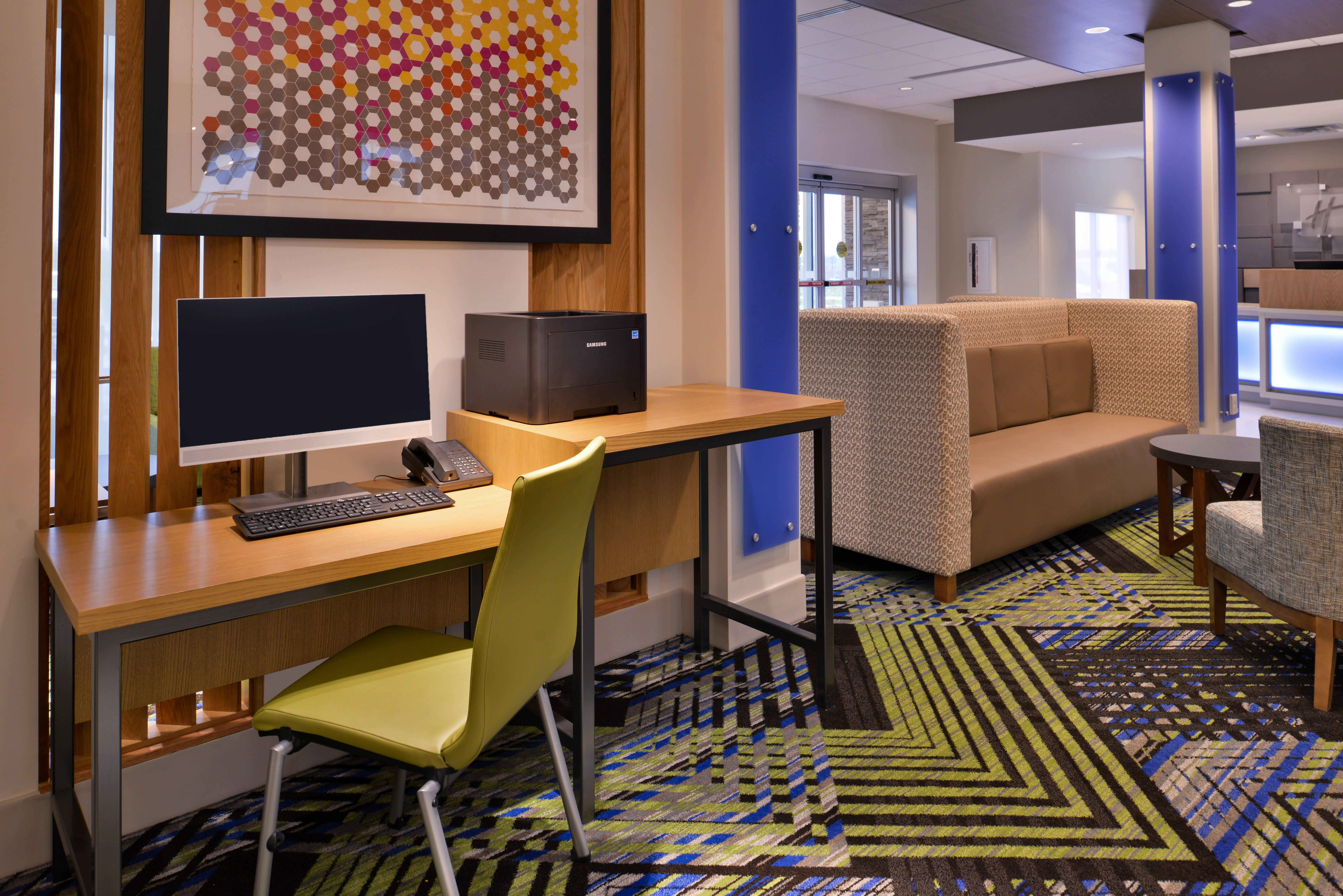 Holiday Inn Express & Suites - Marshalltown By Ihg Exterior foto