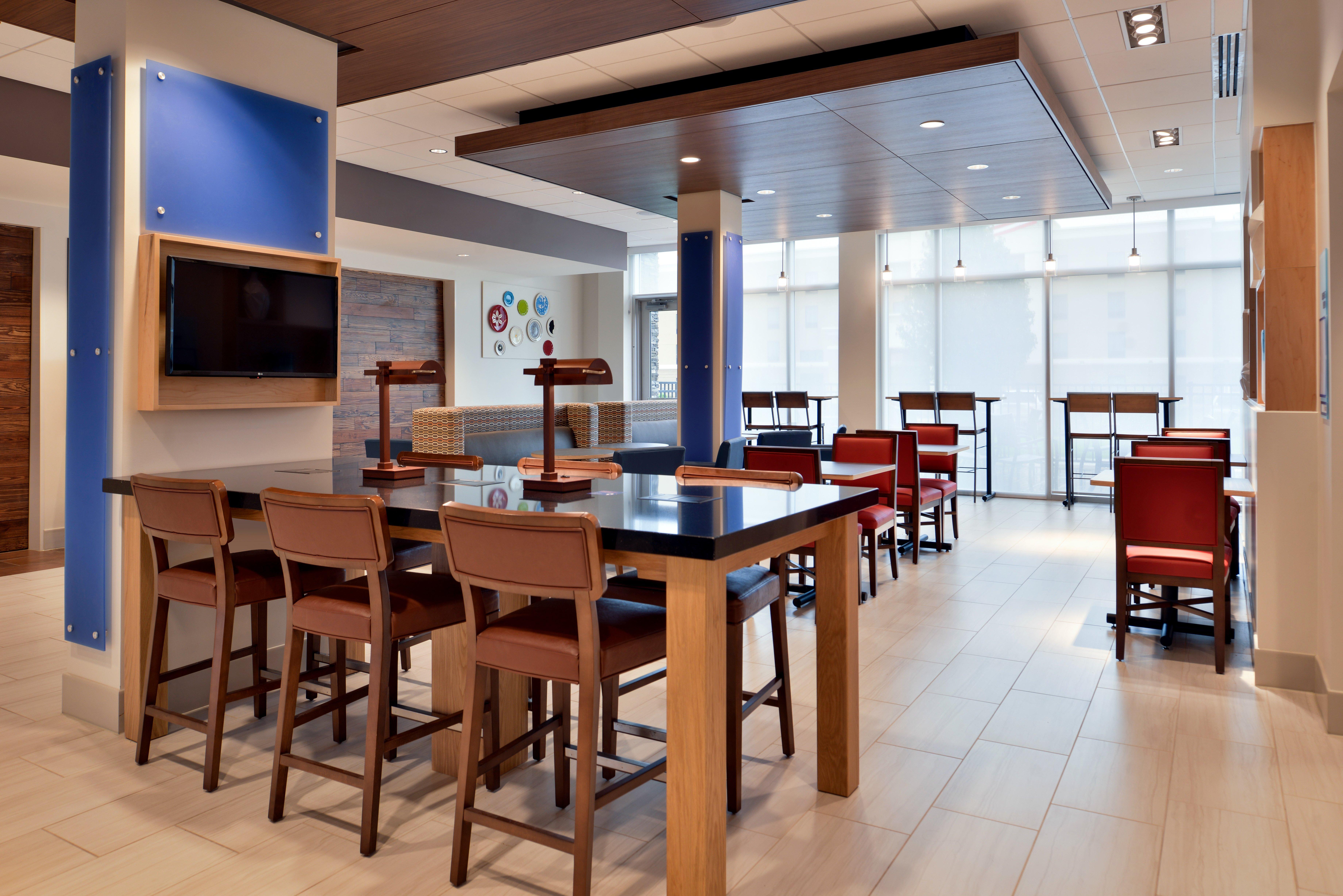 Holiday Inn Express & Suites - Marshalltown By Ihg Exterior foto
