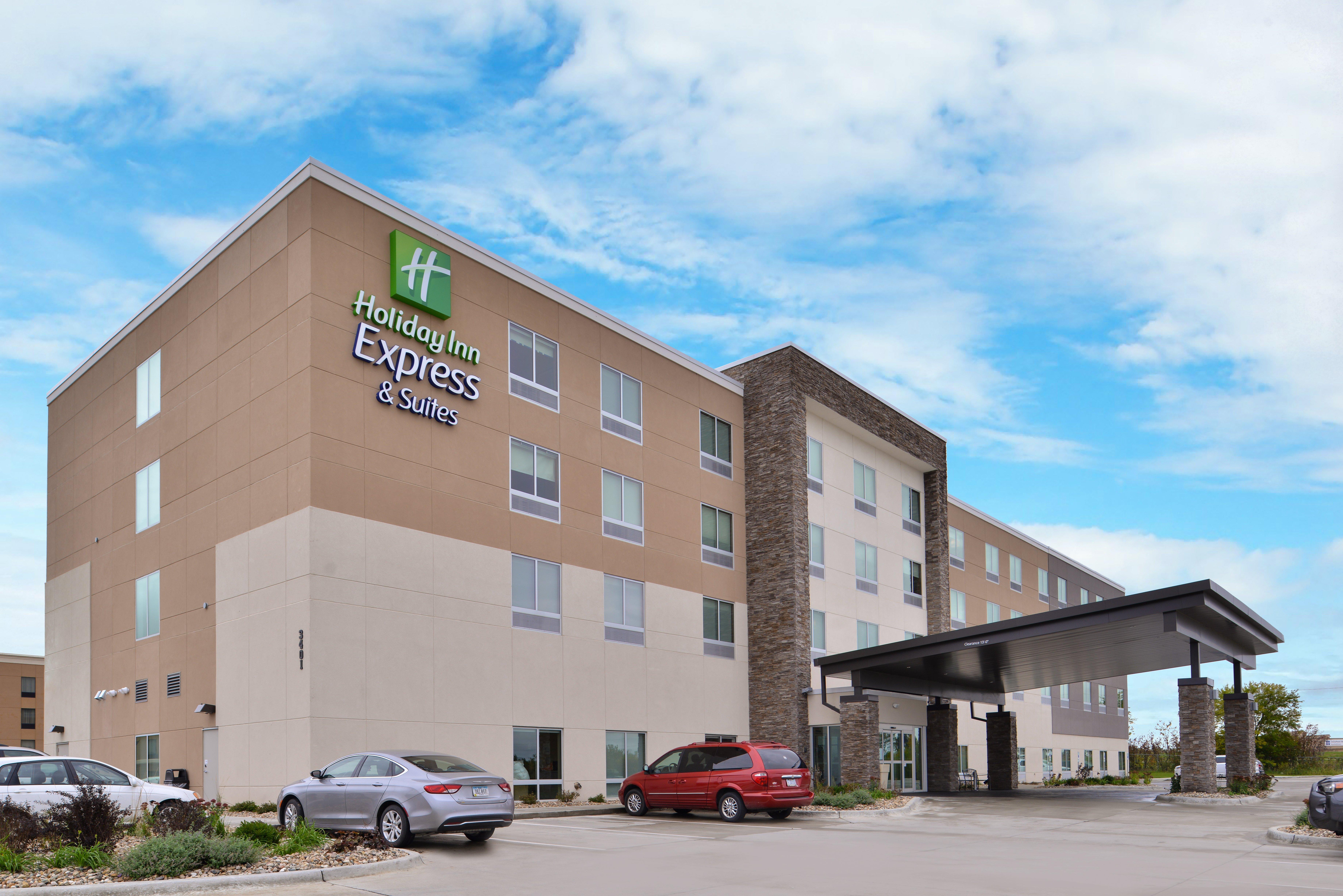 Holiday Inn Express & Suites - Marshalltown By Ihg Exterior foto