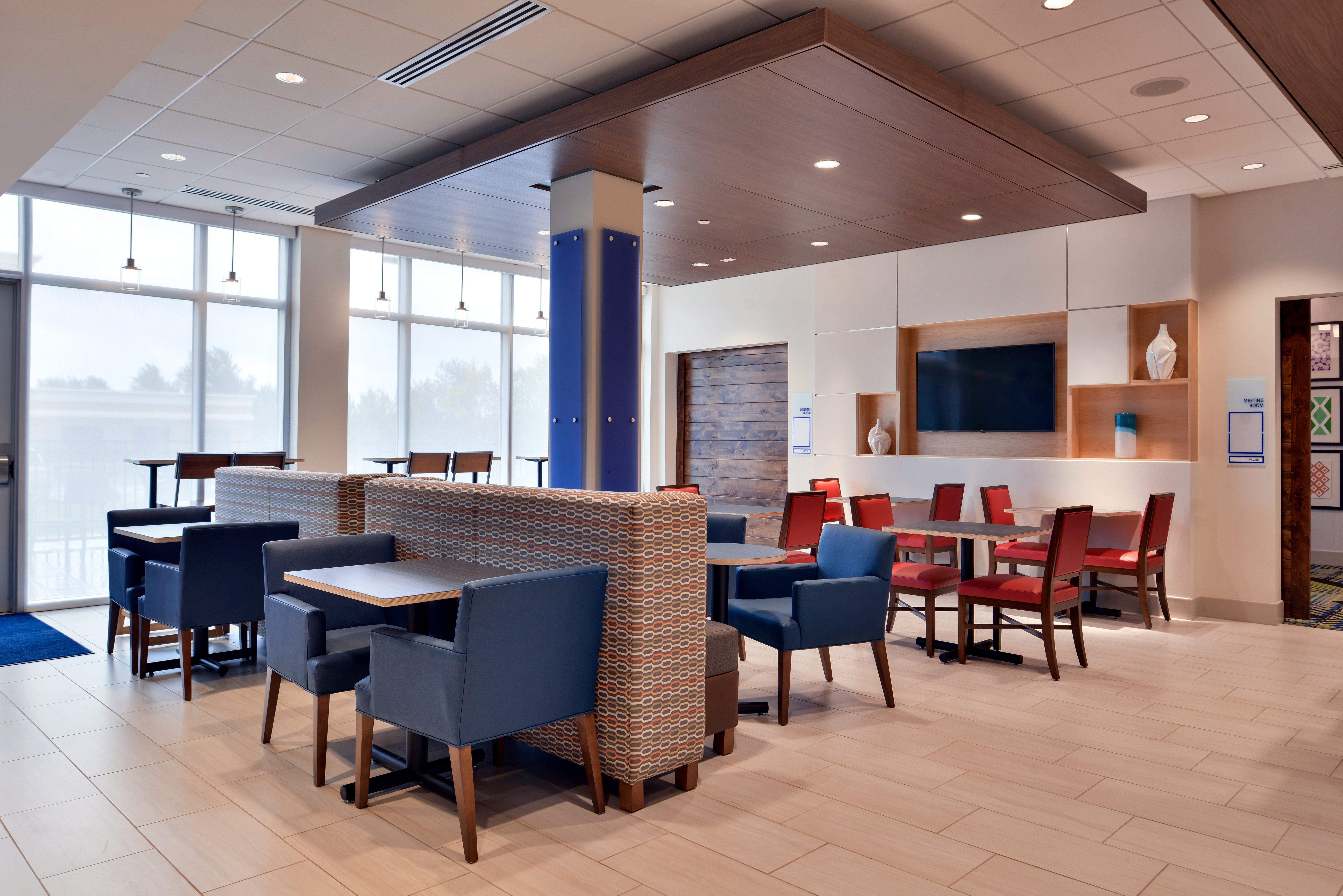 Holiday Inn Express & Suites - Marshalltown By Ihg Exterior foto