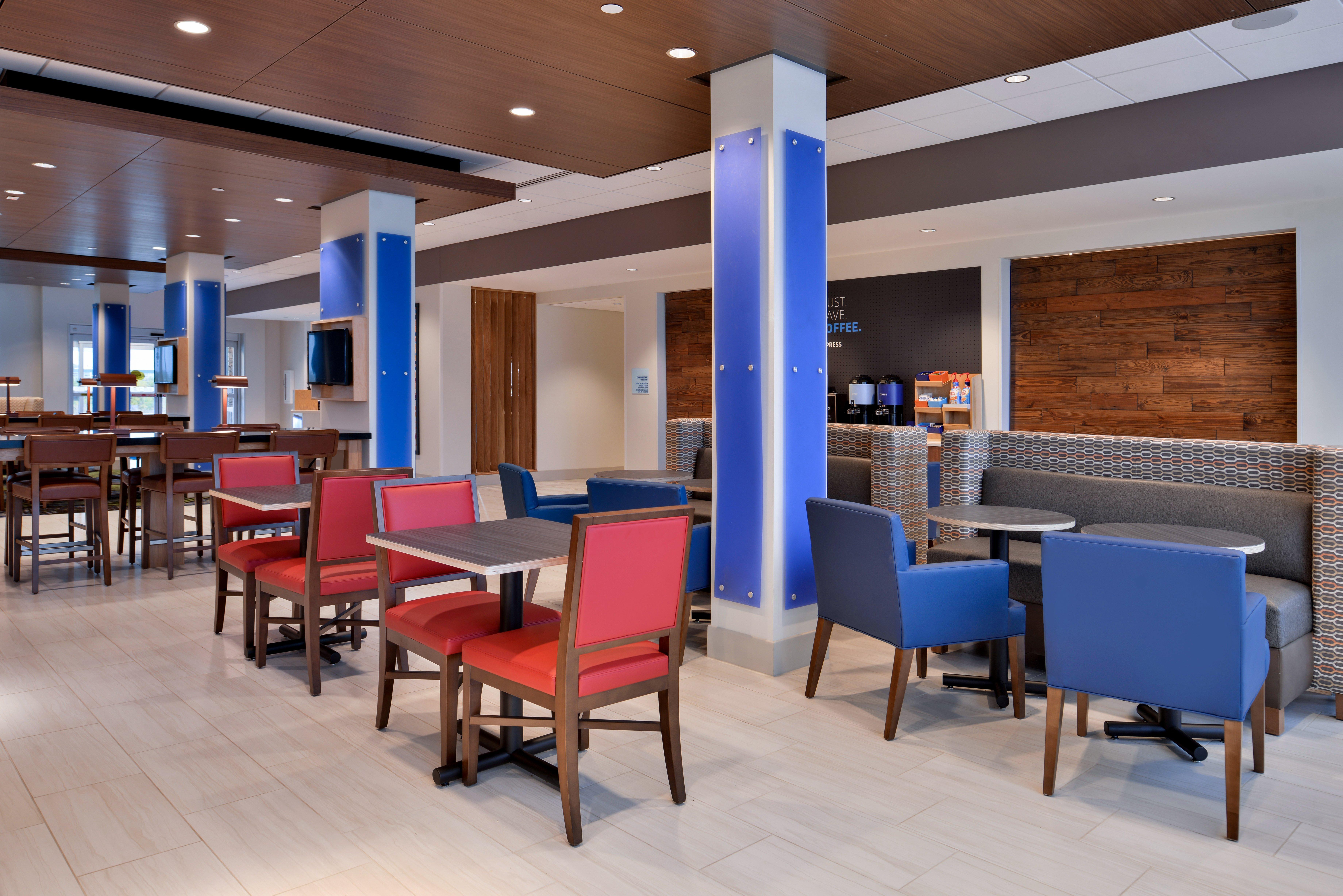 Holiday Inn Express & Suites - Marshalltown By Ihg Exterior foto