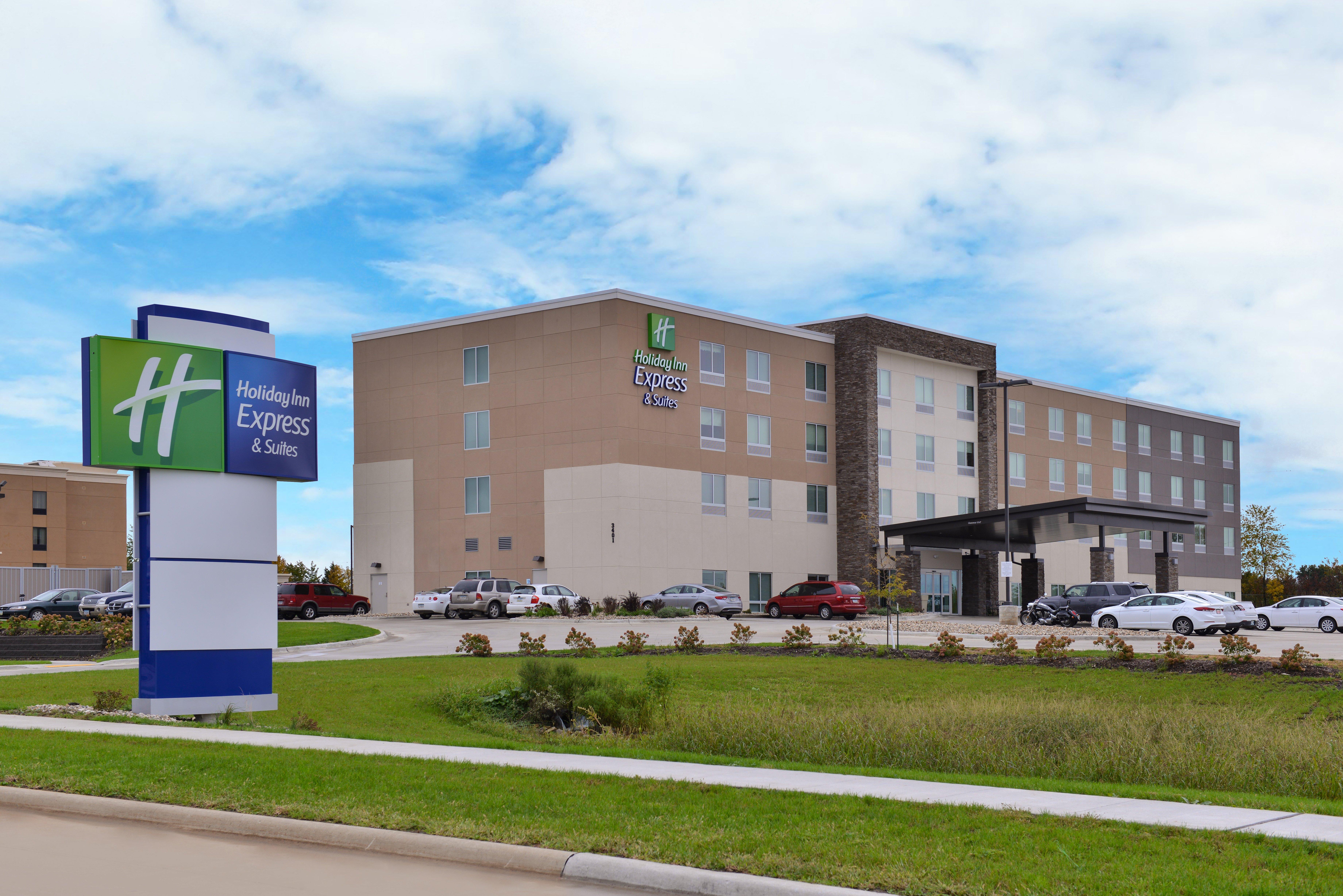 Holiday Inn Express & Suites - Marshalltown By Ihg Exterior foto