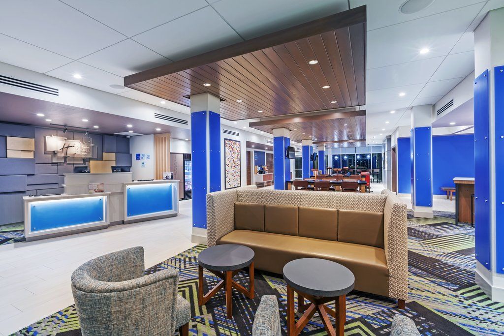 Holiday Inn Express & Suites - Marshalltown By Ihg Exterior foto
