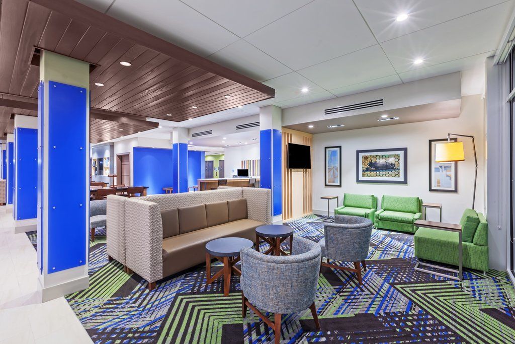 Holiday Inn Express & Suites - Marshalltown By Ihg Exterior foto